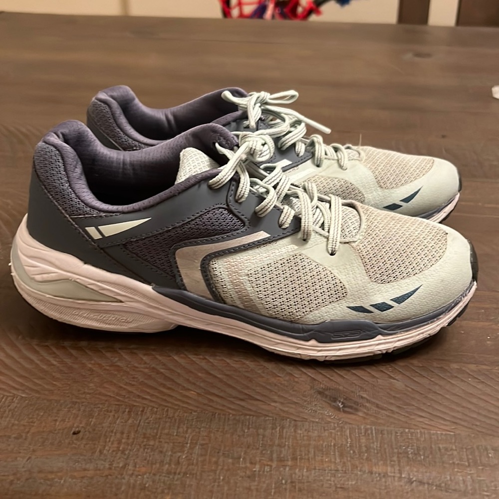 Dr Scholl’s  Gel cushion technology sneakers